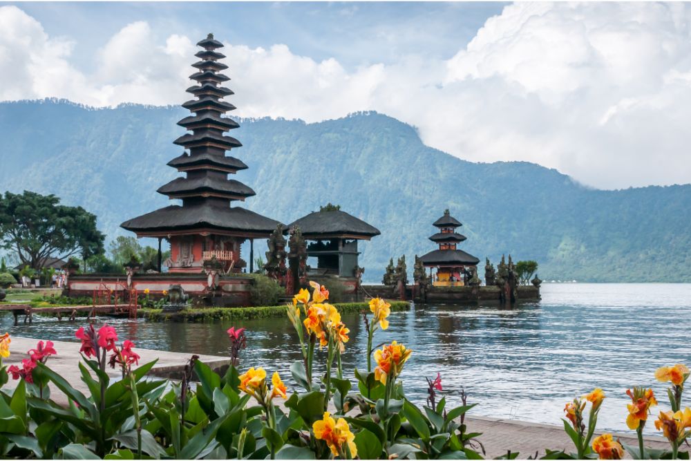 Summertime Getaway: 10 Best Honeymoon Destinations in July 2 How To Honeymoon